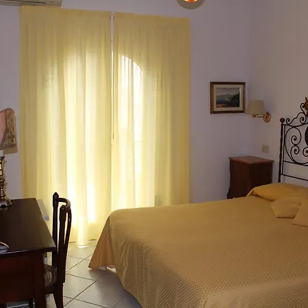 Mora Giardini Naxos
