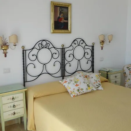 Otel Mora 2*