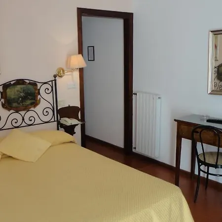 Otel Mora 2*