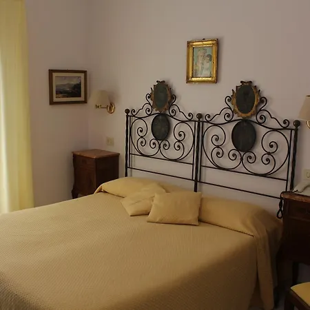 Mora Otel 2*