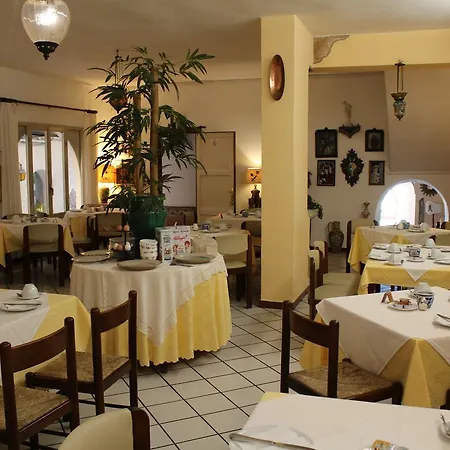 Mora Otel 2*