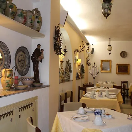 Mora Otel