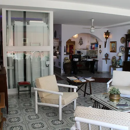 Otel Mora