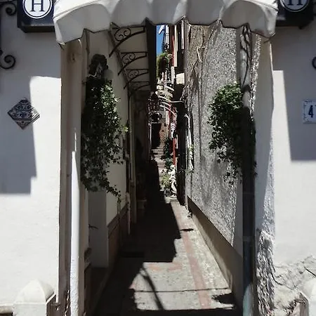 Hotell Mora Giardini Naxos