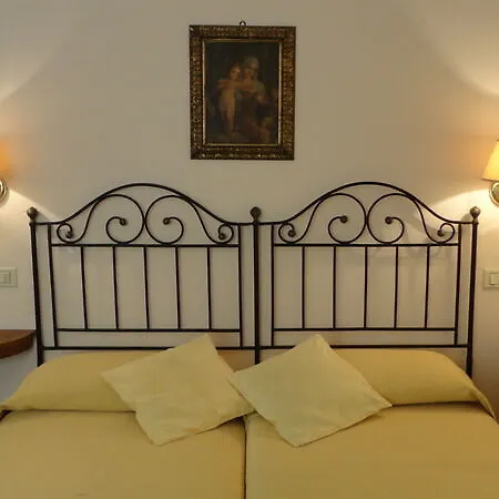Otel Mora 2*